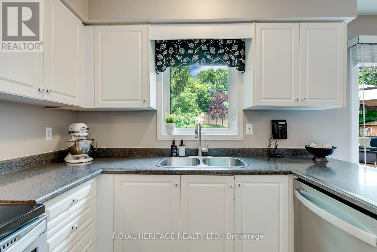 1451 Ravensmoor Crescent, Mississauga, Ontario  L5M 3L4 - Photo 13 - W13623866