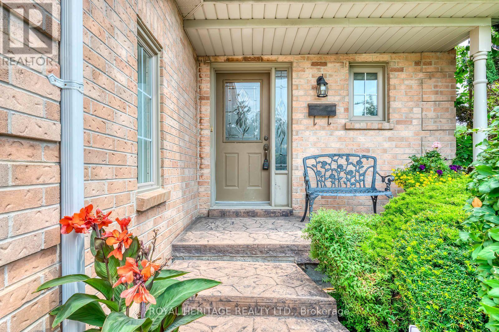 1451 Ravensmoor Crescent, Mississauga, Ontario  L5M 3L4 - Photo 3 - W13623866