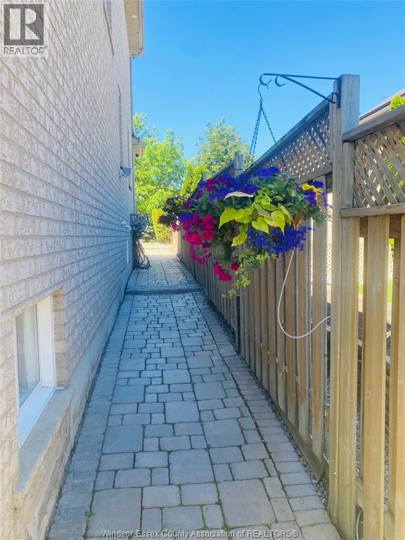 15 Genova Court, Woodbridge, Ontario  L4H 1G3 - Photo 4 - 26018361