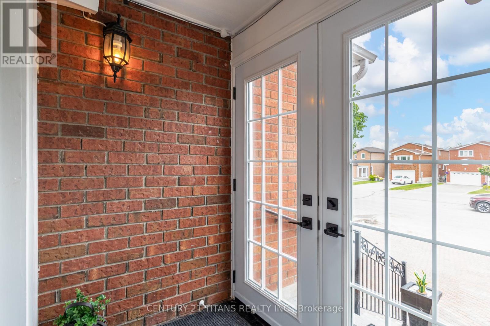 6 Blossom Court, Vaughan, Ontario  L4L 6S9 - Photo 3 - N13623930