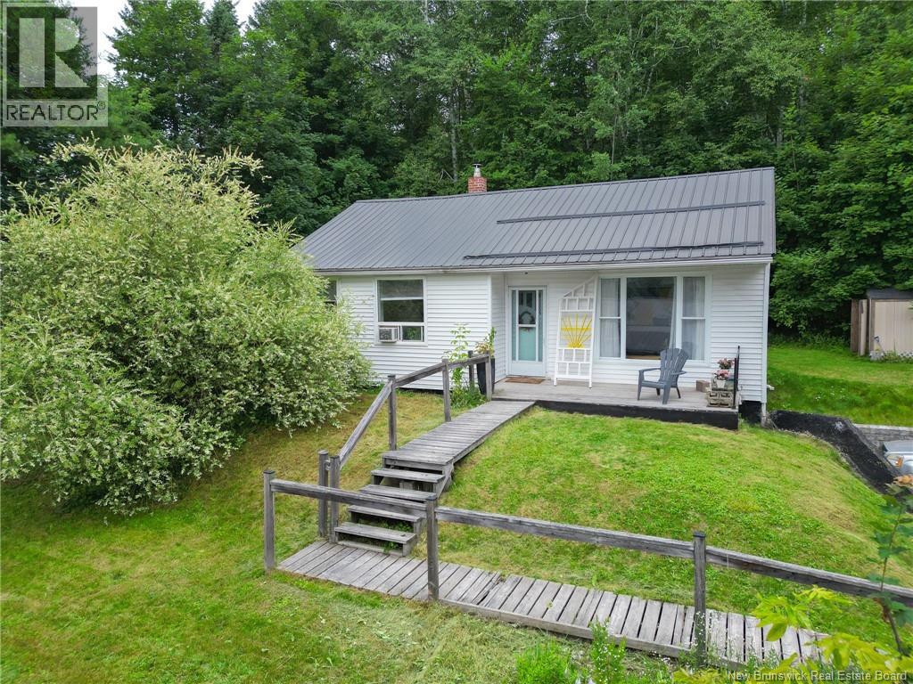 107 Sharkey Street, Woodstock, New Brunswick  E7M 2R1 - Photo 1 - NB144829