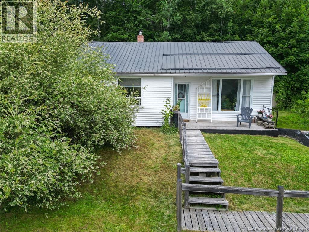 107 Sharkey Street, Woodstock, New Brunswick  E7M 2R1 - Photo 2 - NB144829