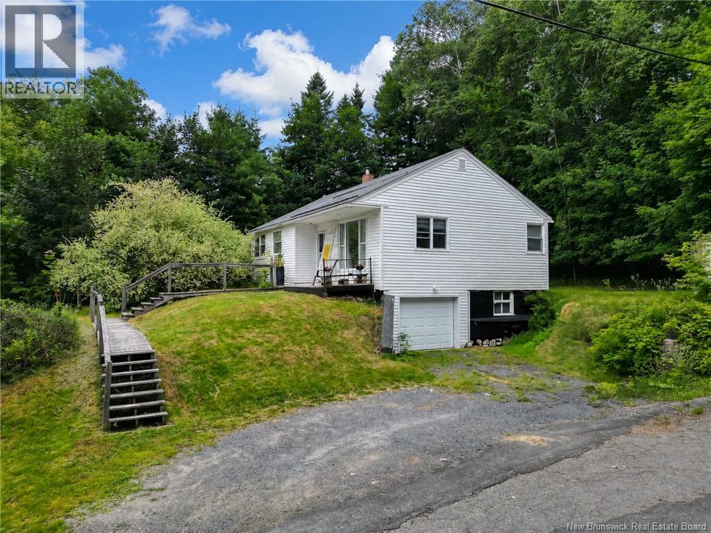 107 Sharkey Street, Woodstock, New Brunswick  E7M 2R1 - Photo 3 - NB144829