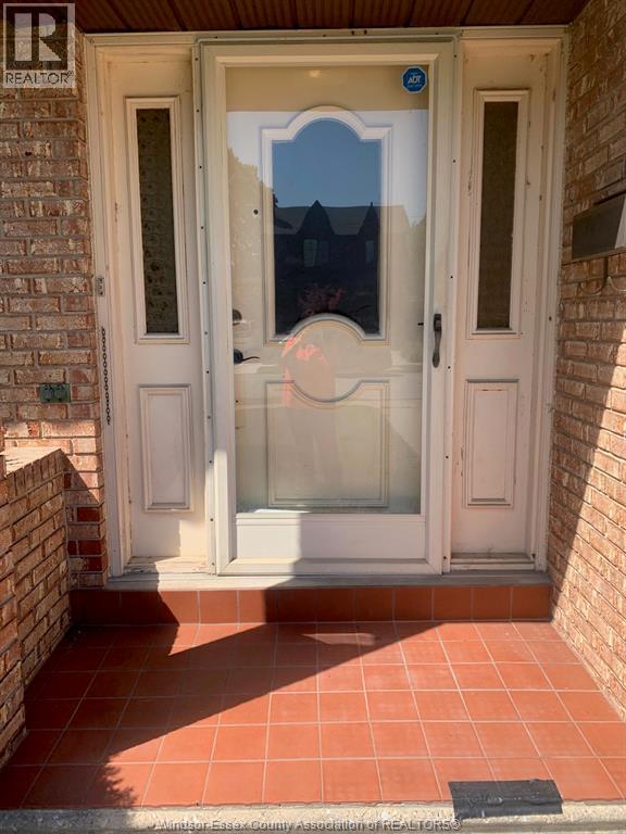 2383 Parkwood, Windsor, Ontario  N8W 2K3 - Photo 2 - 26018434