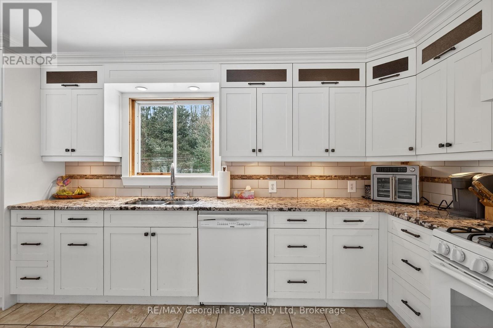 63 Lepage Drive, Penetanguishene, Ontario  L9M 1R5 - Photo 11 - S13623980