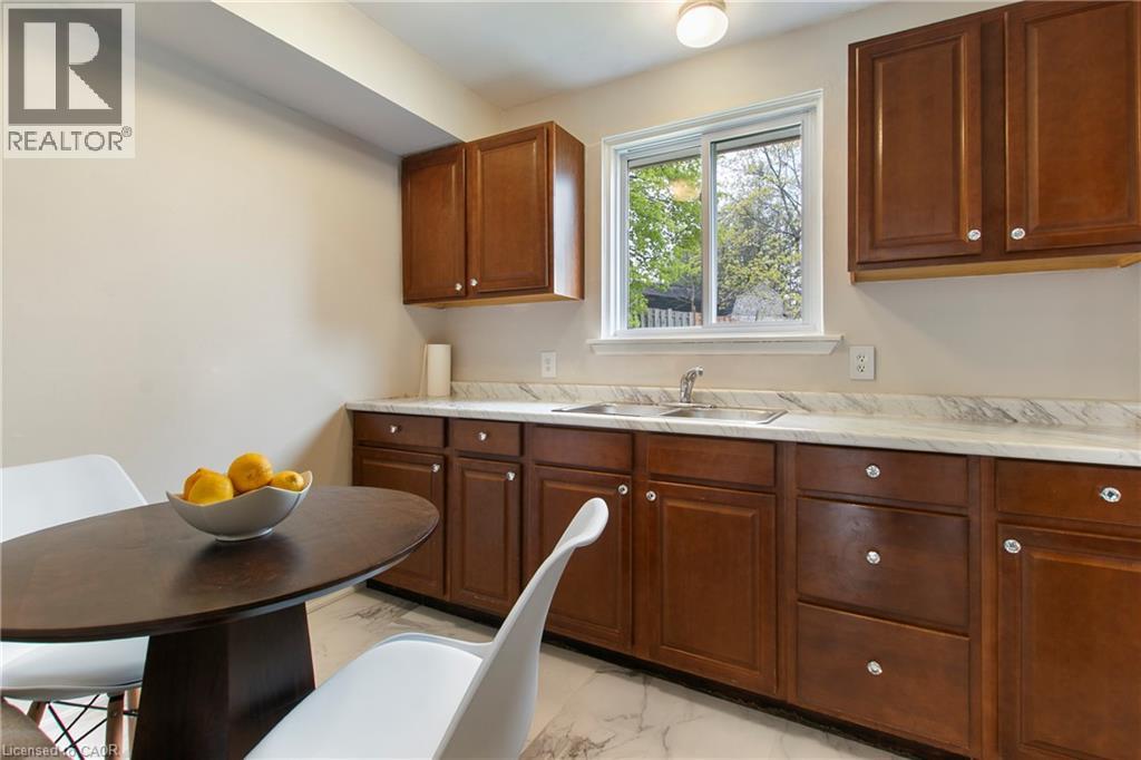 29 Woodlawn Avenue, Brantford, Ontario  N3V 1A4 - Photo 3 - 40852231