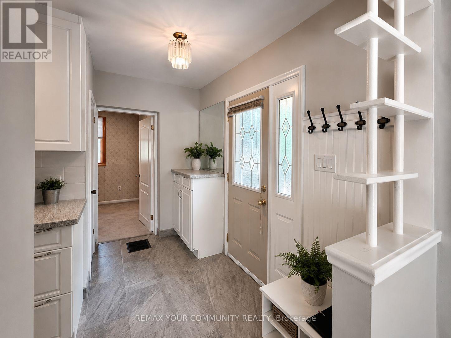 536 Lynett Crescent, Richmond Hill, Ontario L4C 2V9 - Photo 2 - N13621936