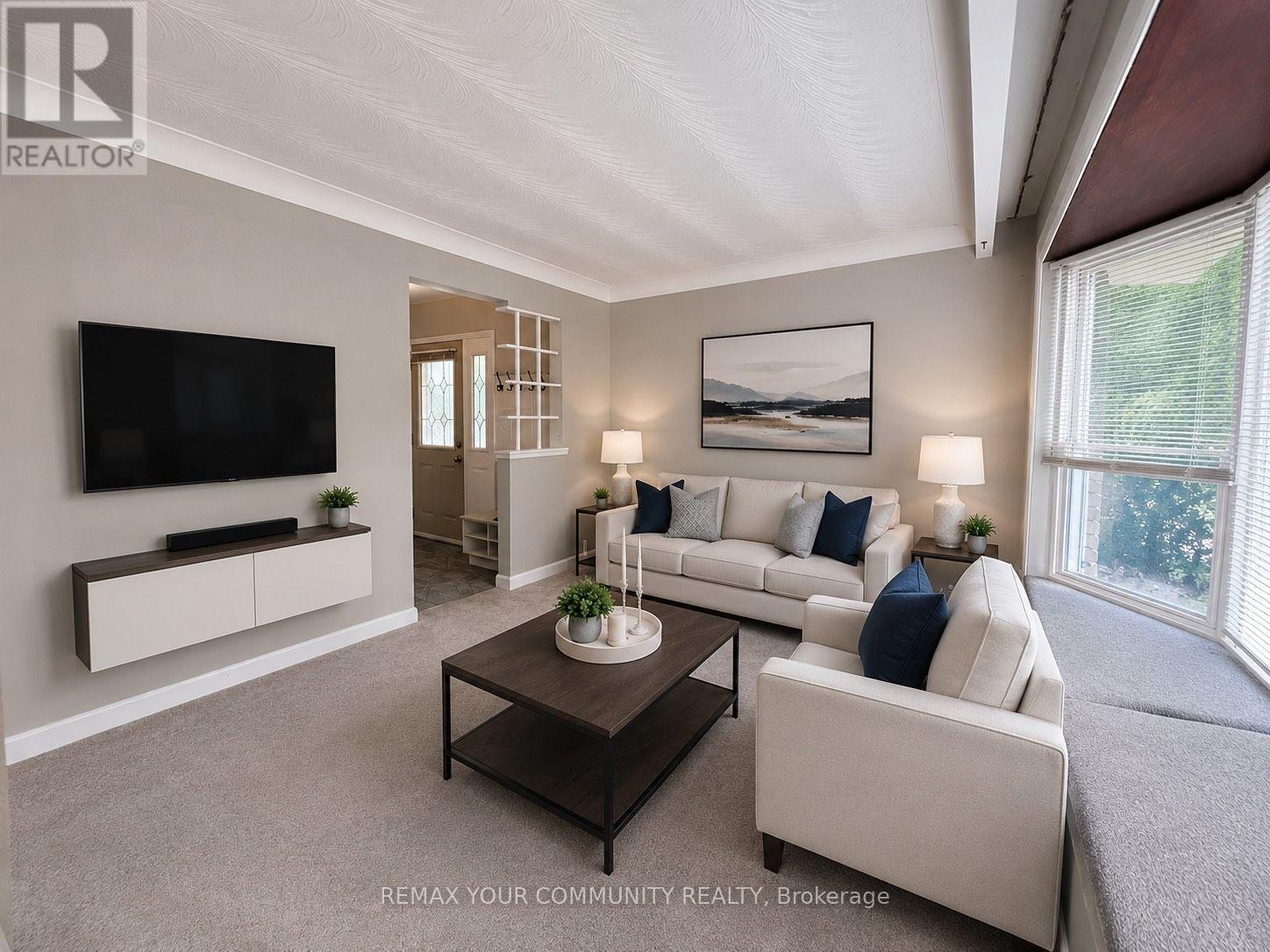 536 Lynett Crescent, Richmond Hill, Ontario L4C 2V9 - Photo 4 - N13621936