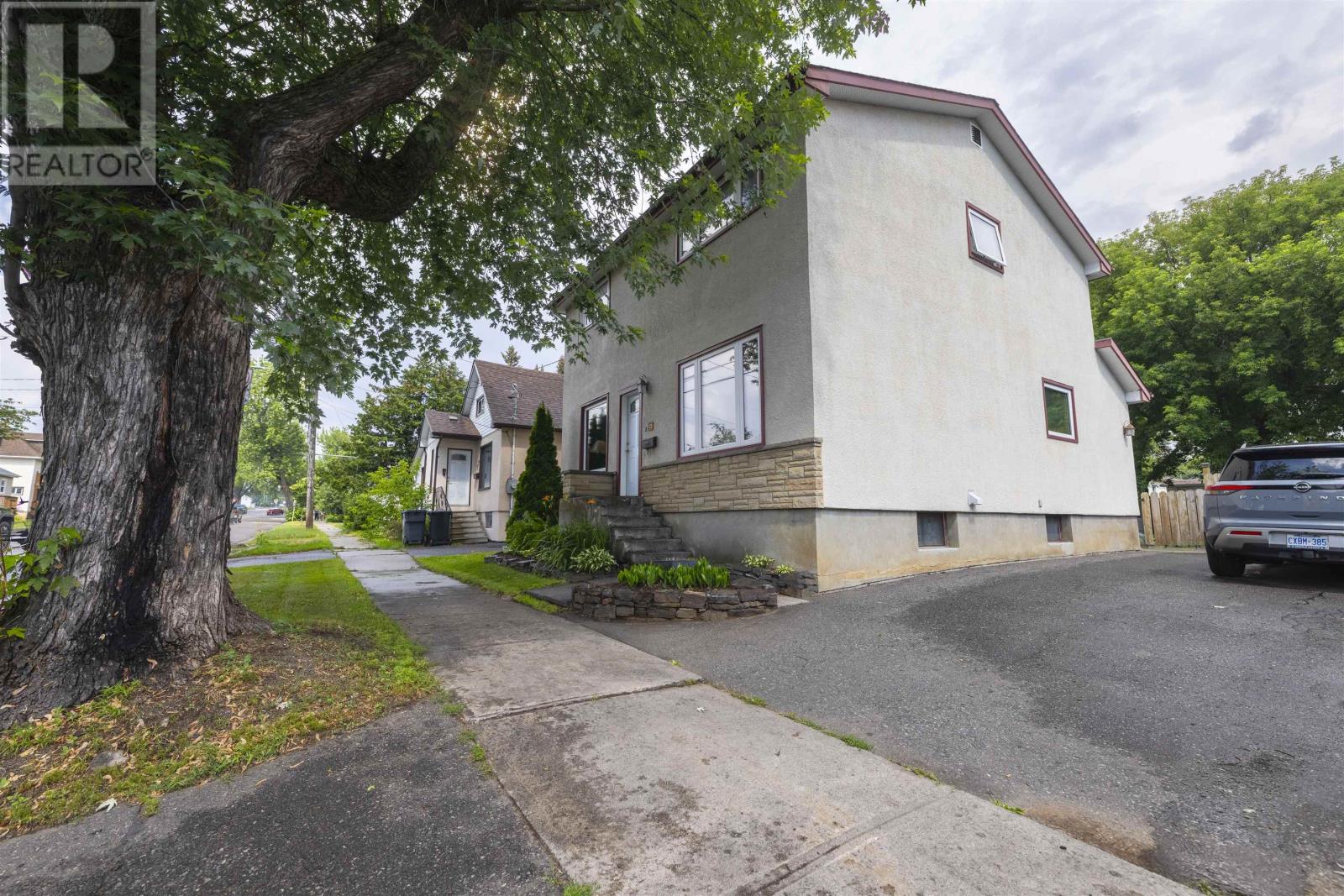 79 Algonquin Ave S, Thunder Bay, Ontario  P7B 4S7 - Photo 2 - TB2602044