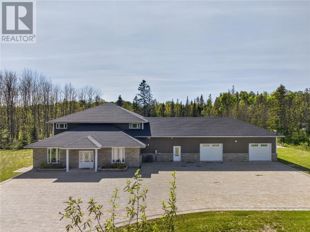 5381 Desmarais, Sudbury, Ontario  P3P 1R7 - Photo 2 - 2129570