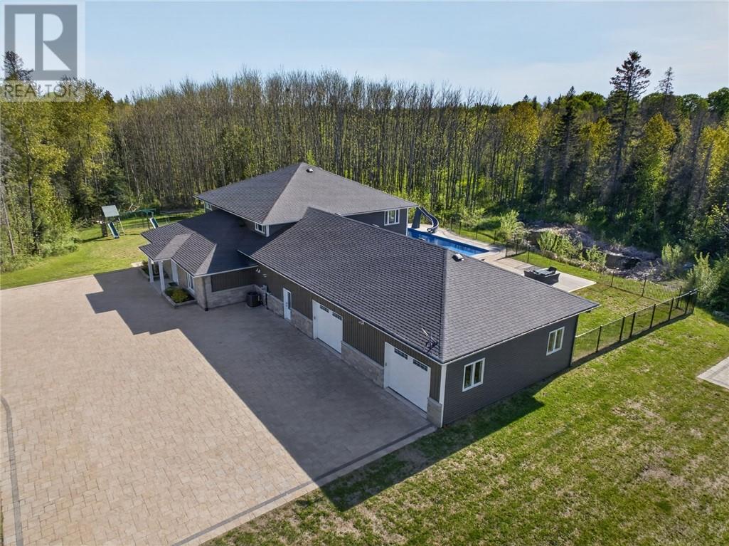 5381 Desmarais, Sudbury, Ontario  P3P 1R7 - Photo 4 - 2129570