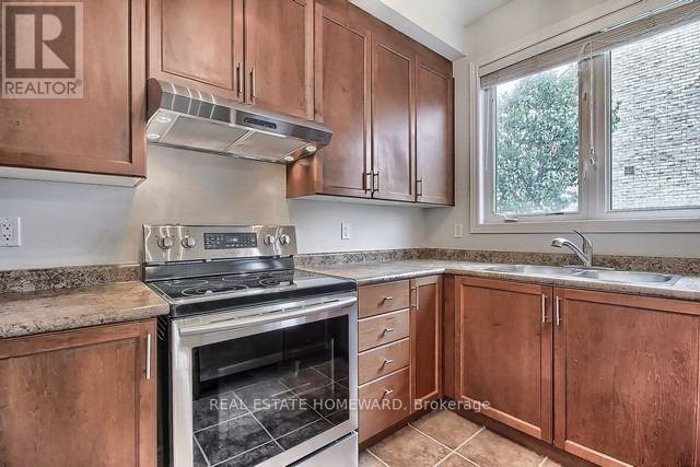 8 Westolivia Trail, Vaughan, Ontario  L4J 0C1 - Photo 5 - N13624082