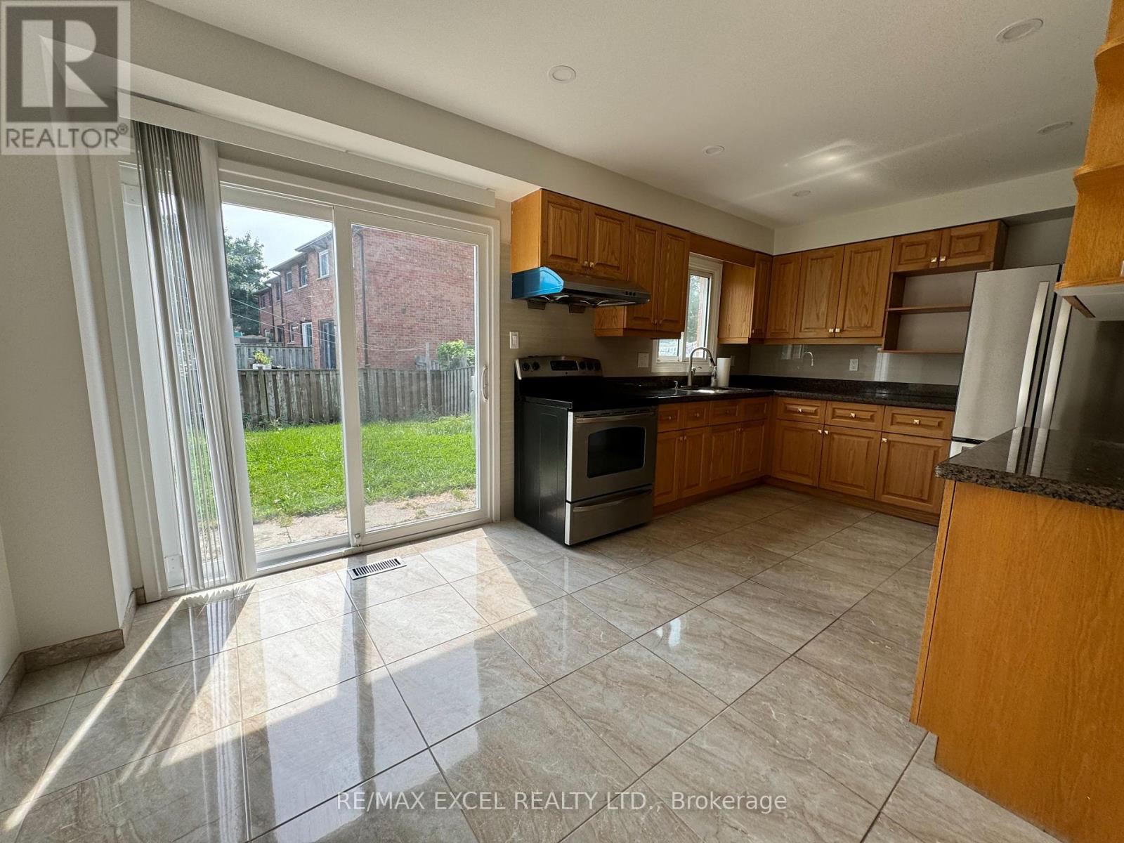 27 Manston Crescent, Markham, Ontario  L3R 7A5 - Photo 3 - N13621948