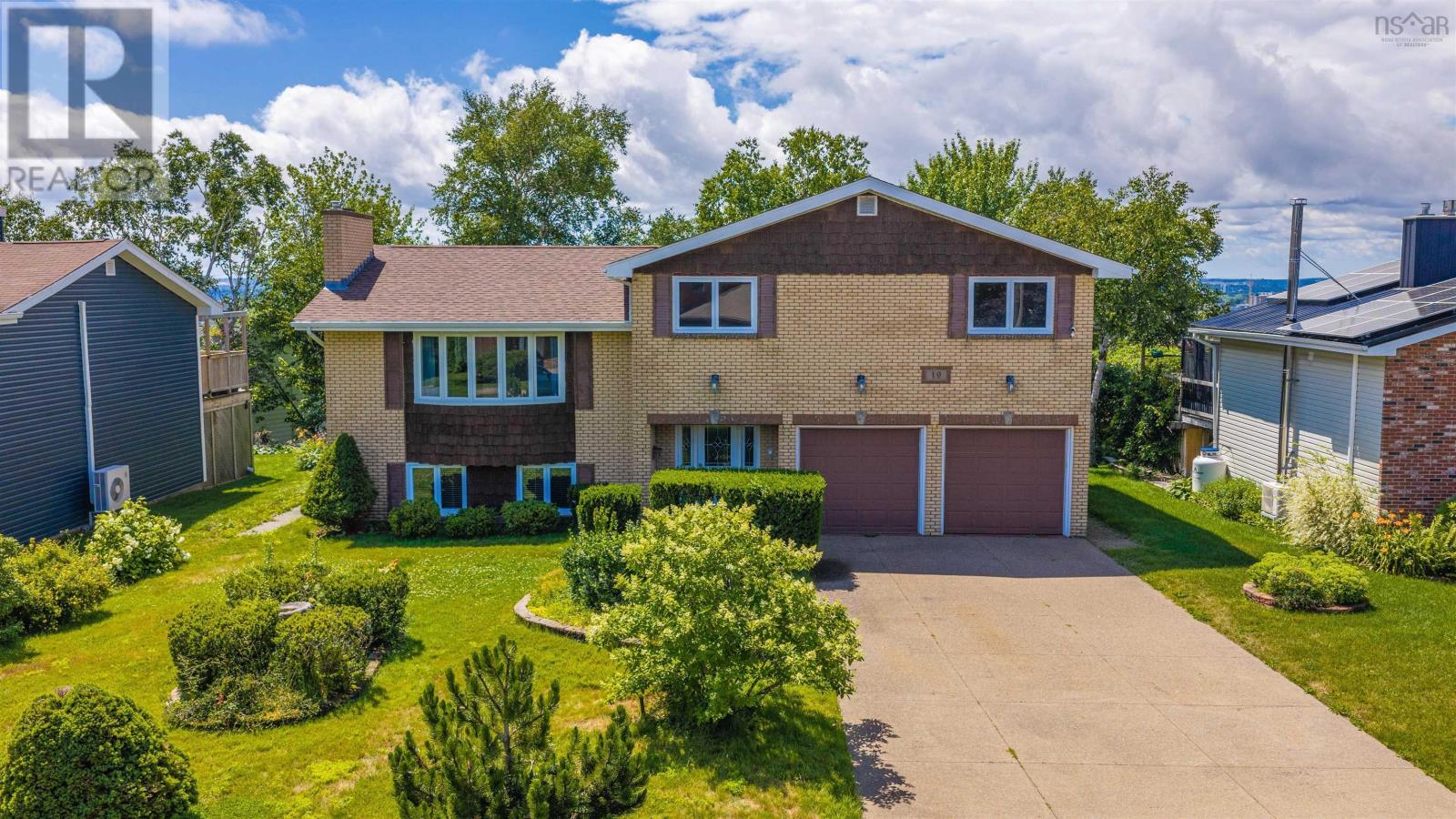 19 Bayswater Road, Dartmouth, Nova Scotia  B2W 4H2 - Photo 1 - 202619197