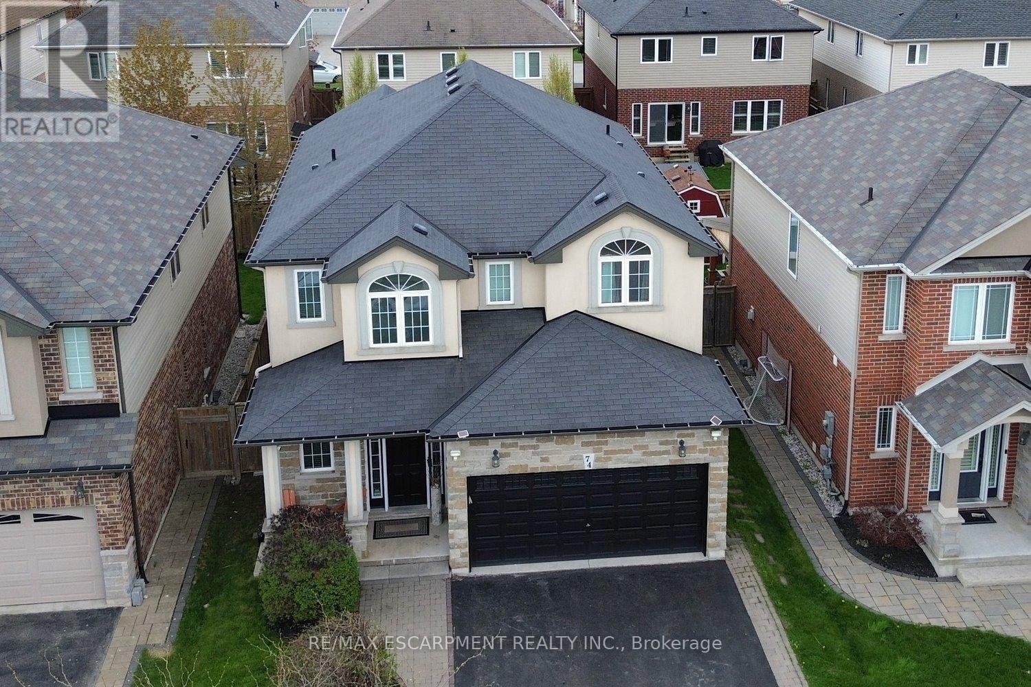 74 LAMPMAN DRIVE, Grimsby, Ontario