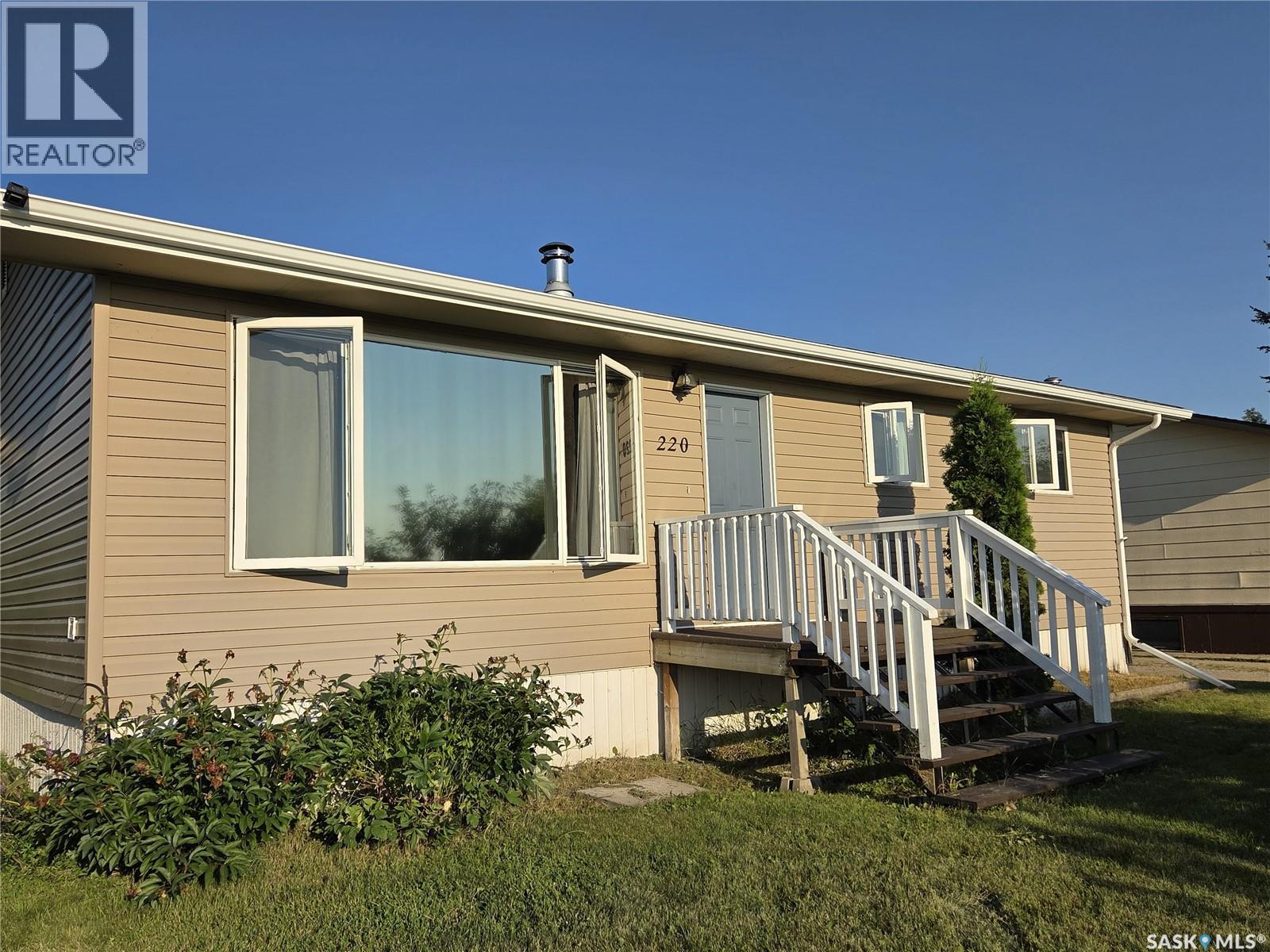 220 4th Street Nw, Wadena, Saskatchewan  S0A 4J0 - Photo 1 - SK044172