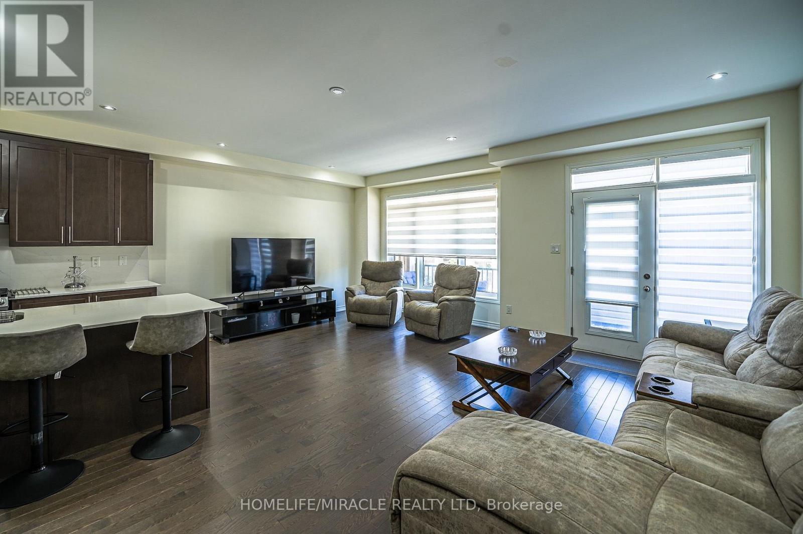 23 Arrowview Drive, Brampton, Ontario  L7A 5H6 - Photo 3 - W13623216