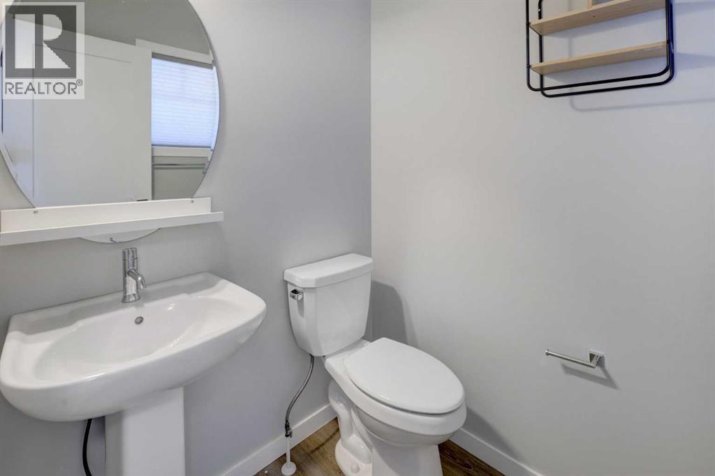 112 Emberside Place, Cochrane, Alberta  T4C 3A8 - Photo 9 - A2325257