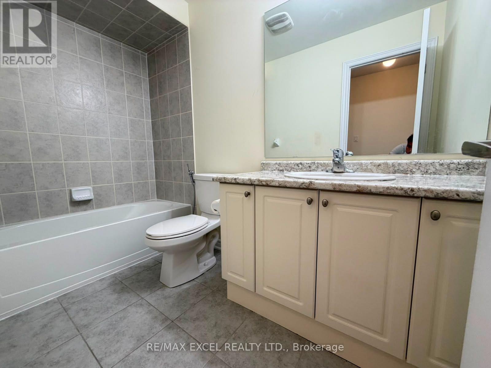 48 Falconridge Terrace, East Gwillimbury, Ontario  L9N 0R2 - Photo 4 - N13533990
