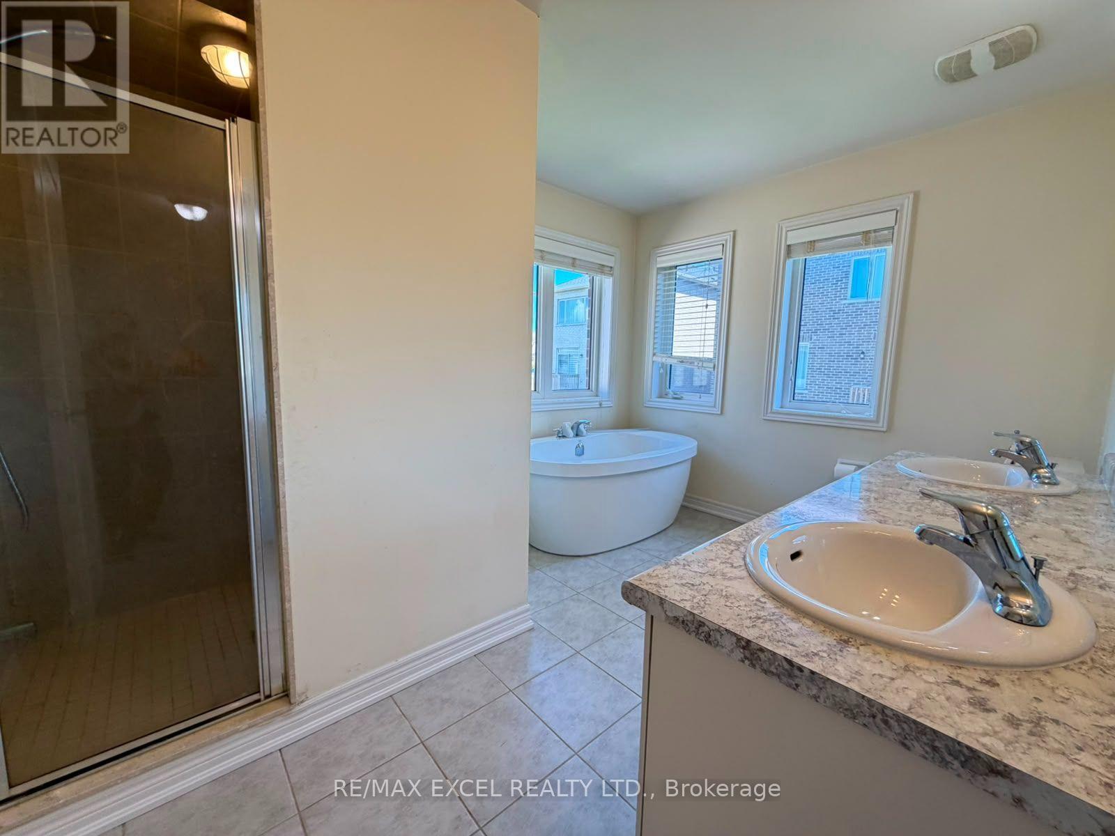 48 Falconridge Terrace, East Gwillimbury, Ontario  L9N 0R2 - Photo 3 - N13533990