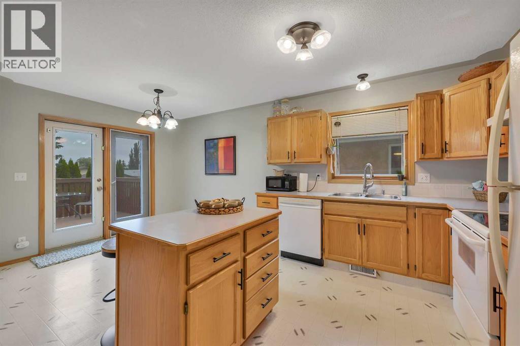 14 Eakins Crescent, Red Deer, Alberta  T4R 2K2 - Photo 10 - A2329445