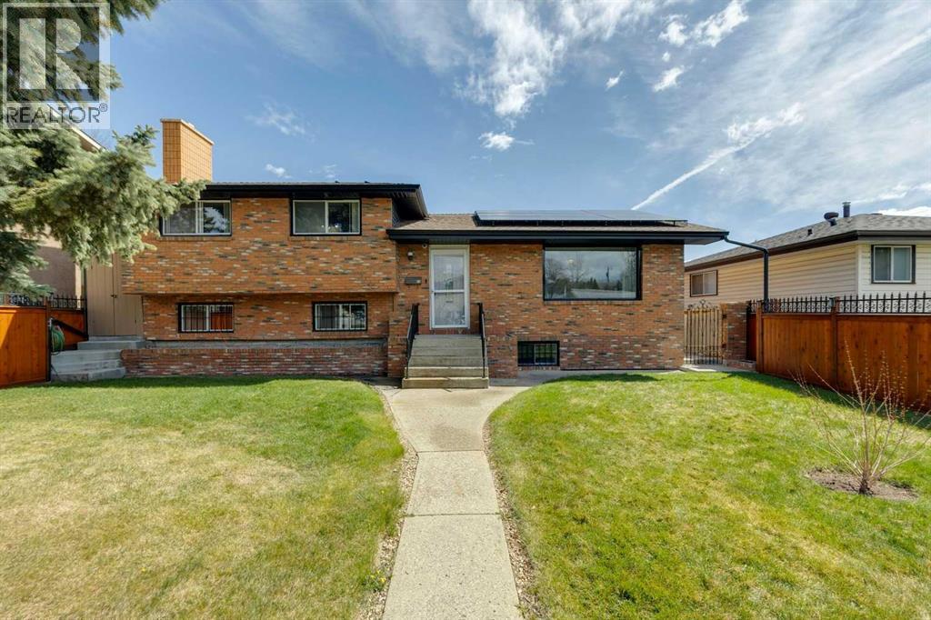 12 Huntwick Way NE, Calgary, Alberta