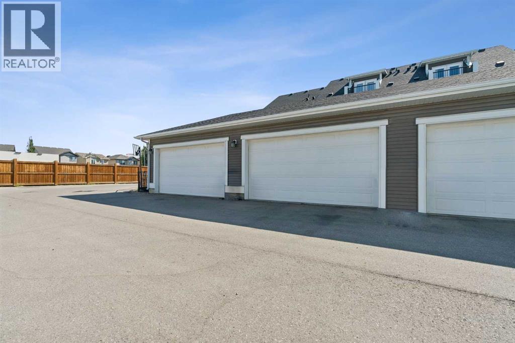152 South Point Court SW, Airdrie, Alberta  T4B 4K9 - Photo 33 - A2330174