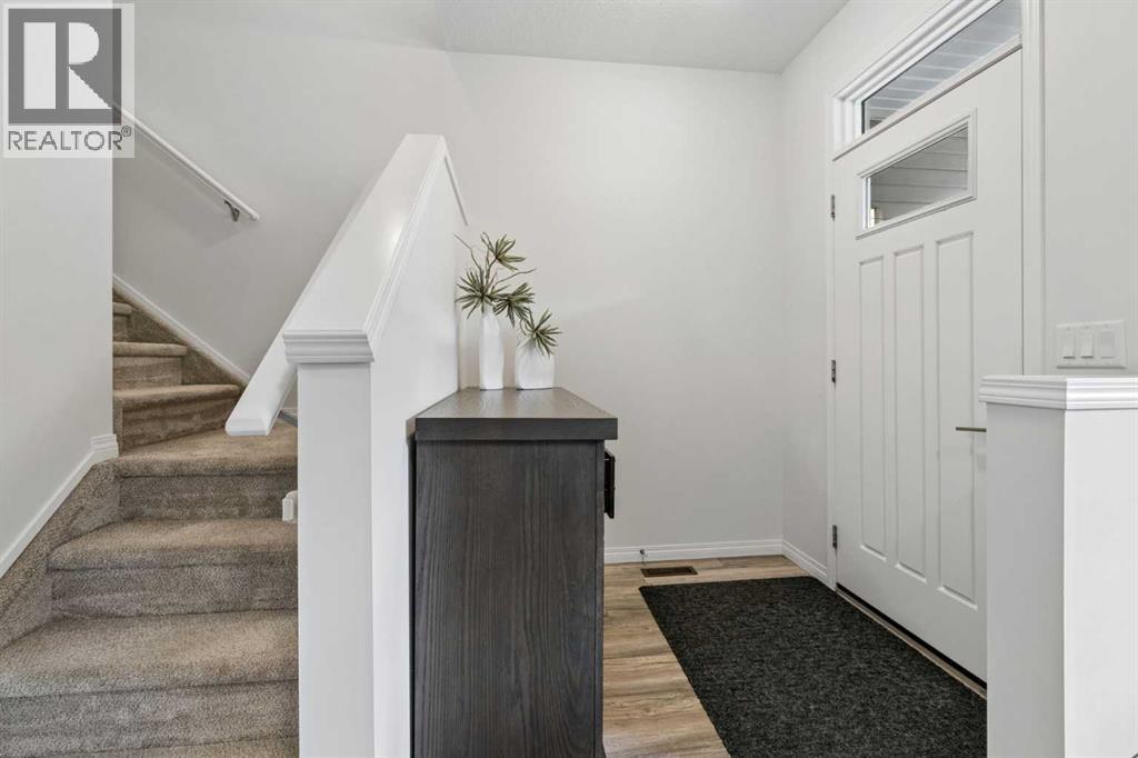 152 South Point Court SW, Airdrie, Alberta  T4B 4K9 - Photo 3 - A2330174