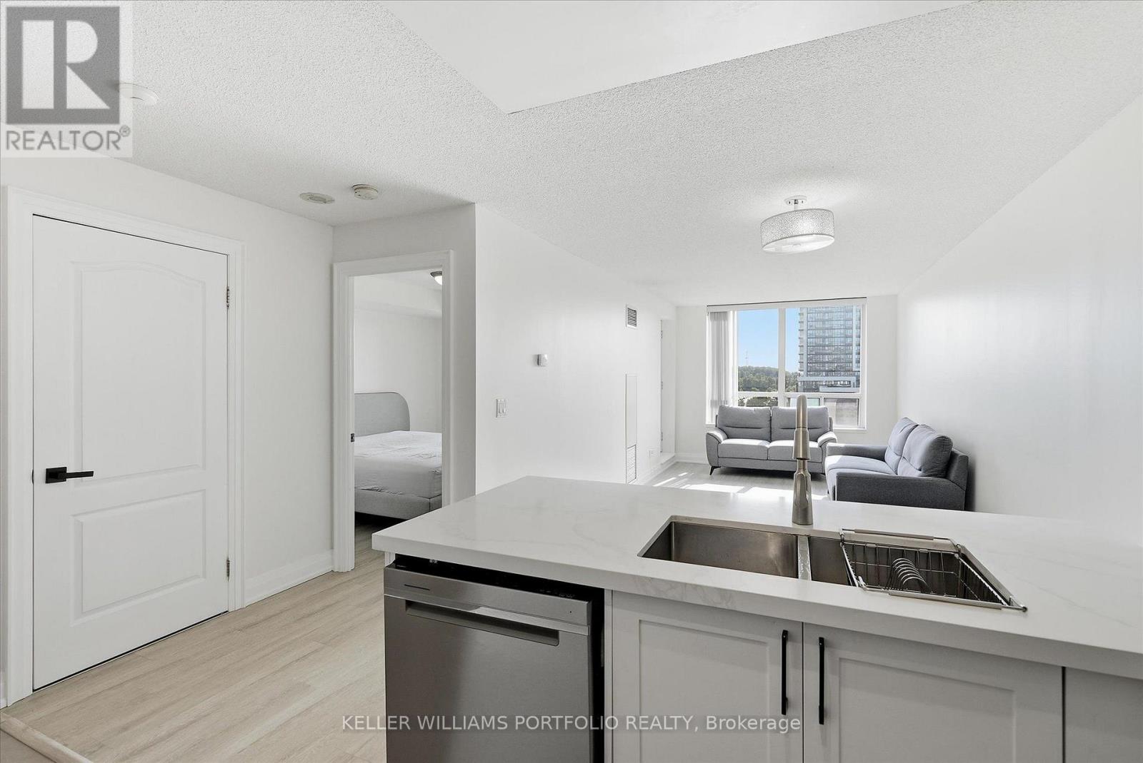 607 - 48 Suncrest Boulevard, Markham (Commerce Valley), Ontario  L3T 7Y5 - Photo 11 - N13624174