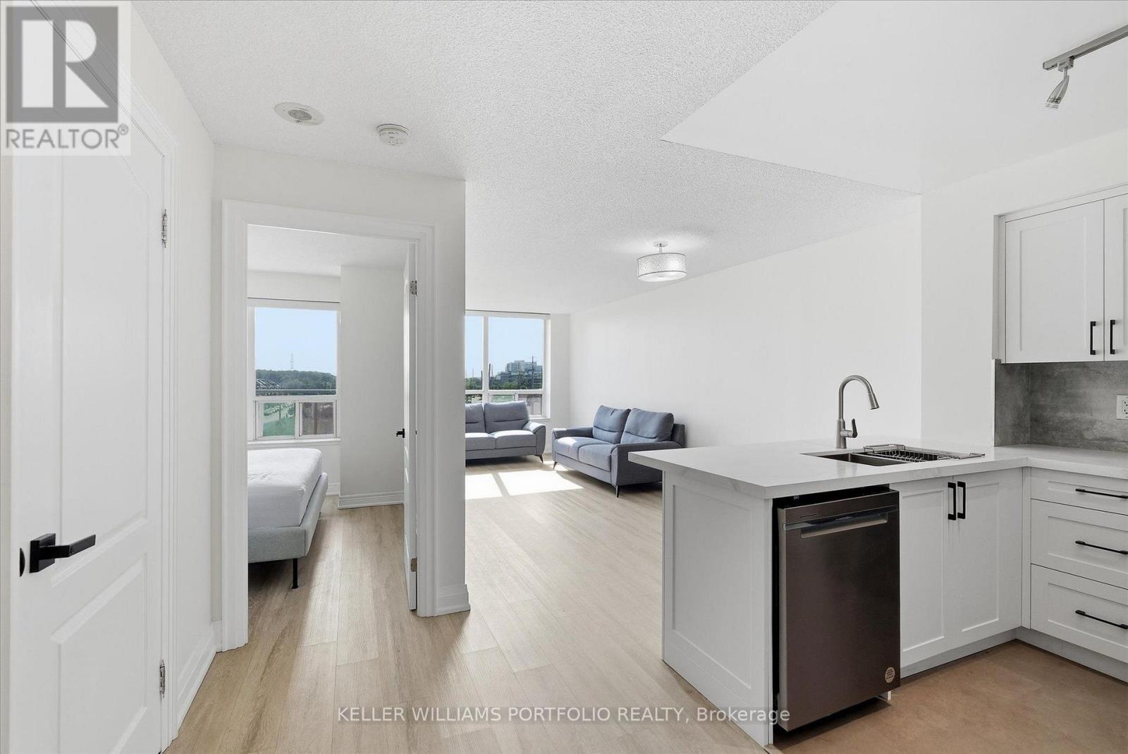 607 - 48 Suncrest Boulevard, Markham (Commerce Valley), Ontario  L3T 7Y5 - Photo 6 - N13624174