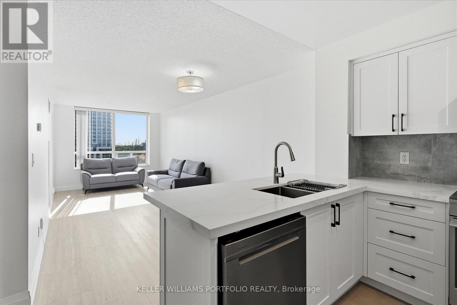 607 - 48 Suncrest Boulevard, Markham (Commerce Valley), Ontario  L3T 7Y5 - Photo 8 - N13624174