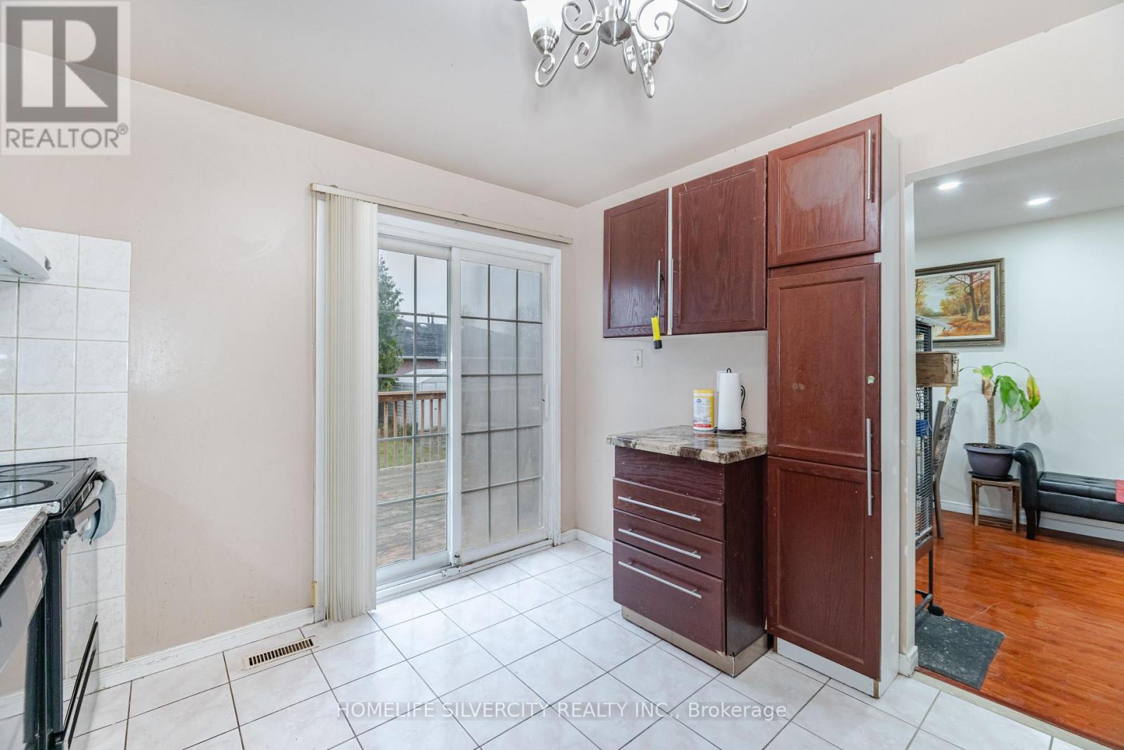 3315 Dwiggin Avenue, Mississauga, Ontario  L4T 3J3 - Photo 12 - W13624128