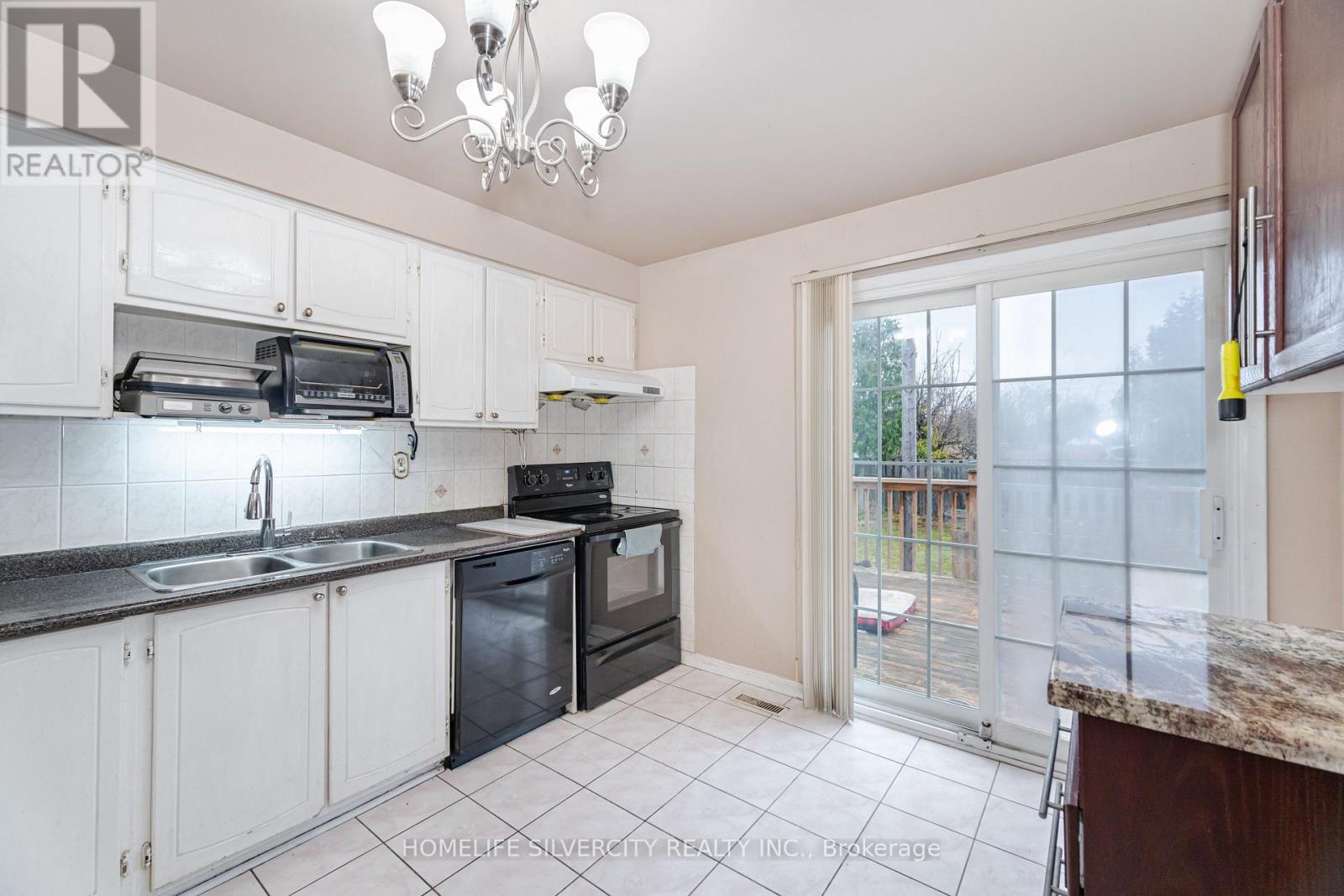 3315 Dwiggin Avenue, Mississauga, Ontario  L4T 3J3 - Photo 13 - W13624128