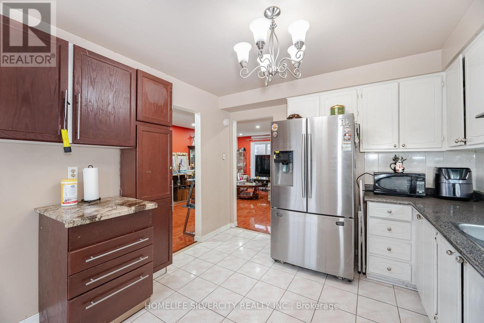 3315 Dwiggin Avenue, Mississauga, Ontario  L4T 3J3 - Photo 15 - W13624128