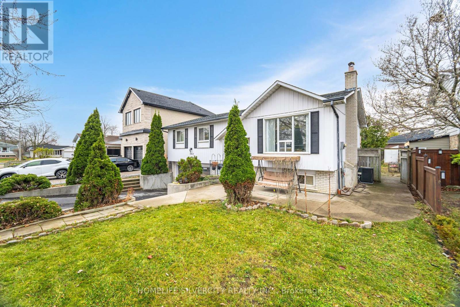 3315 Dwiggin Avenue, Mississauga, Ontario  L4T 3J3 - Photo 2 - W13624128