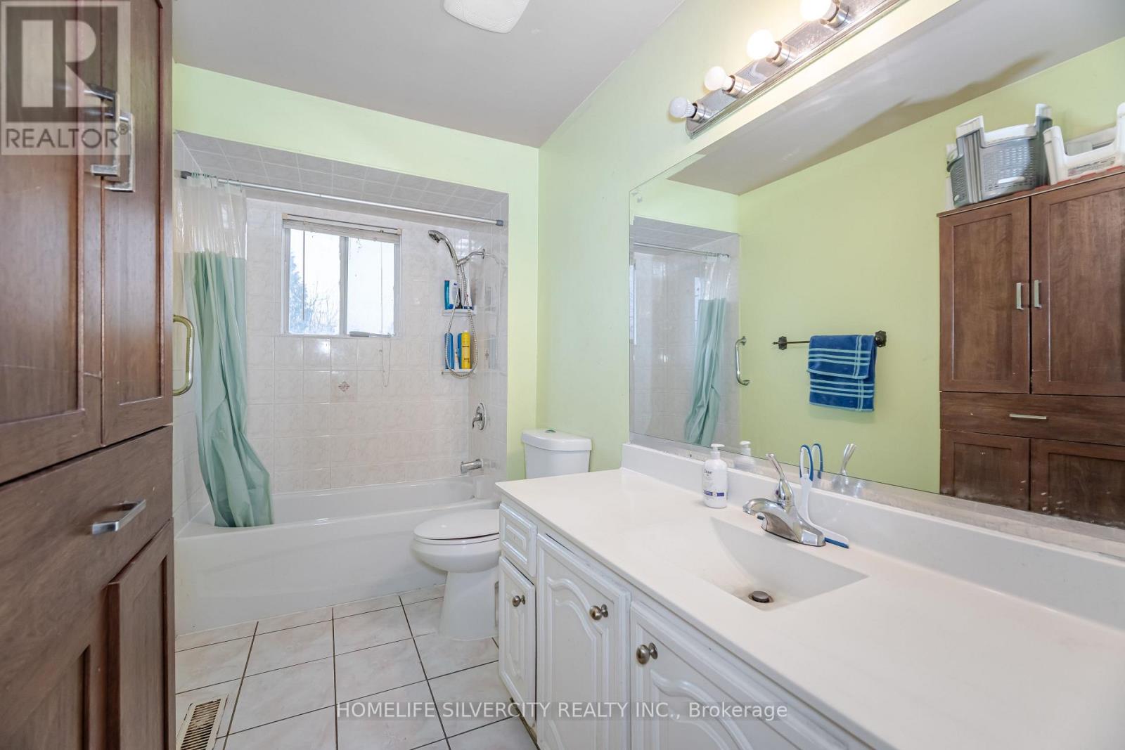 3315 Dwiggin Avenue, Mississauga, Ontario  L4T 3J3 - Photo 22 - W13624128