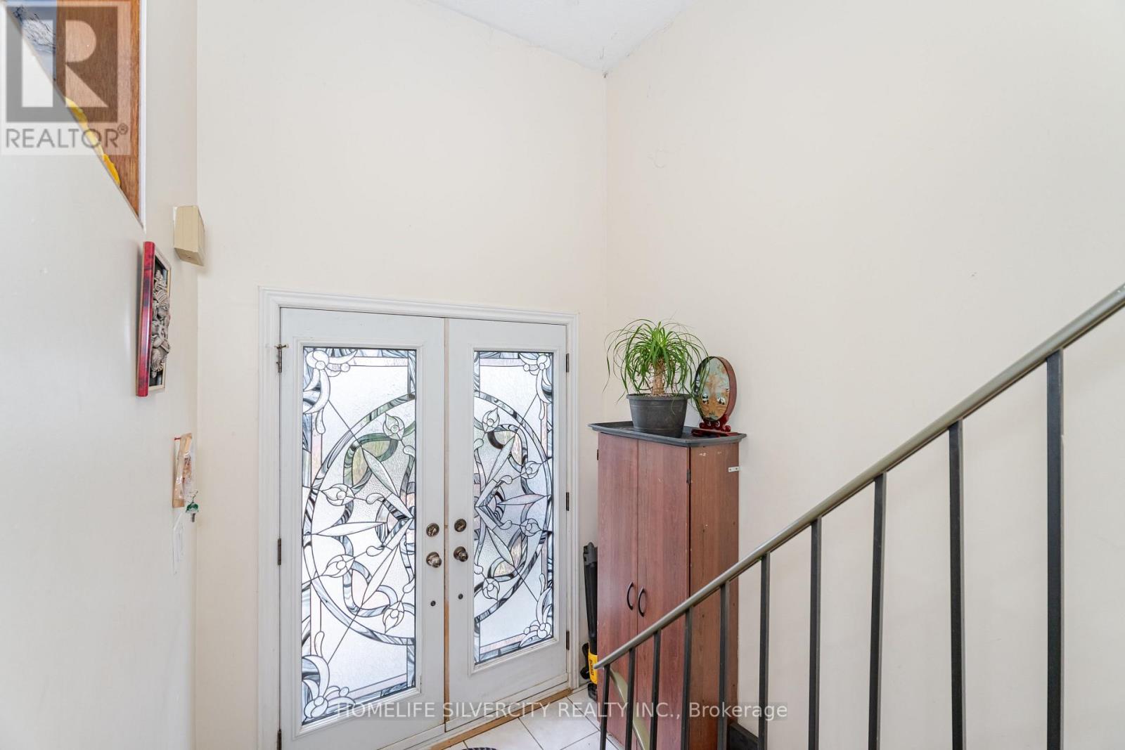 3315 Dwiggin Avenue, Mississauga, Ontario  L4T 3J3 - Photo 5 - W13624128