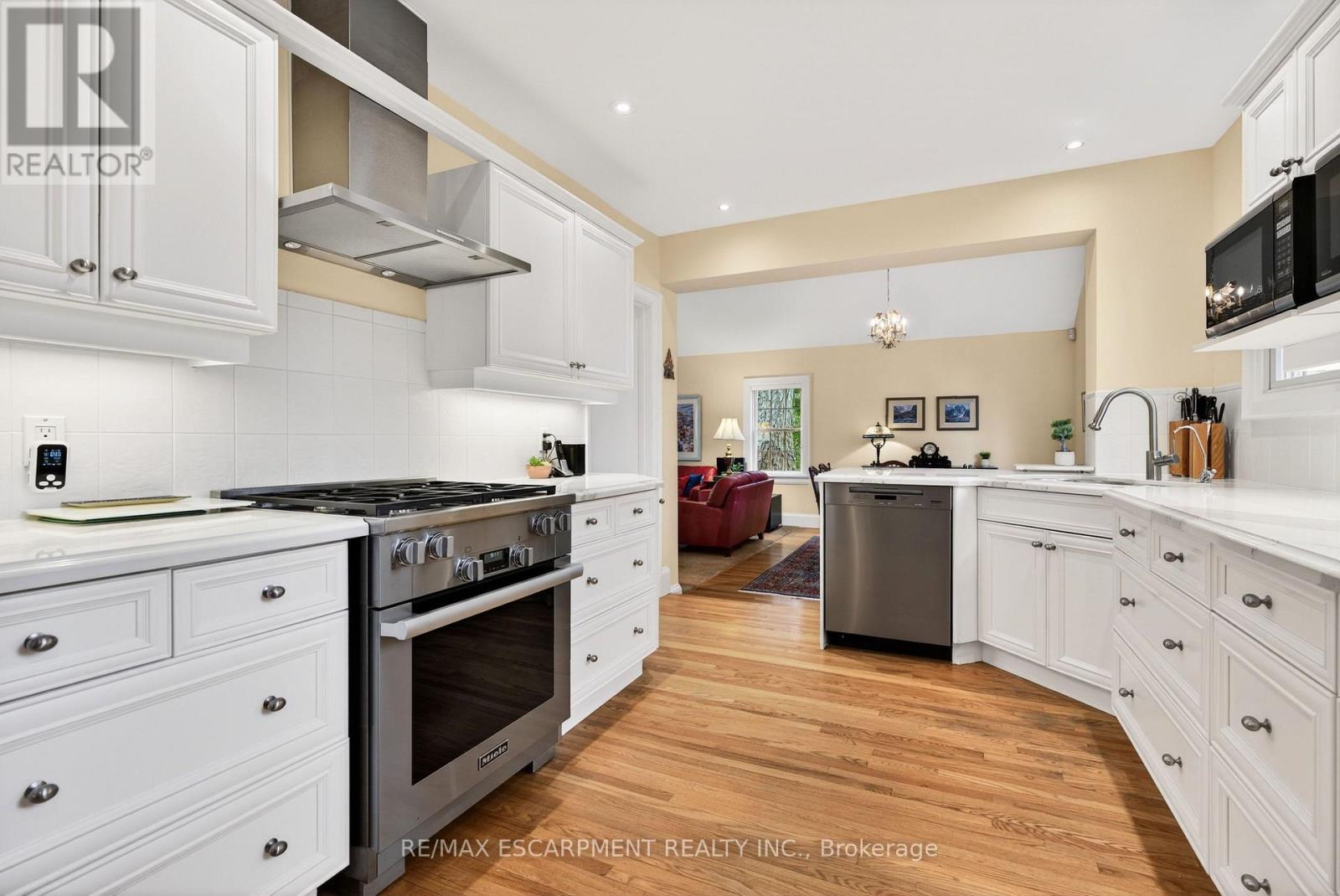 3046 South Drive, Burlington, Ontario L7N 1H2 - Photo 8 - W13624164