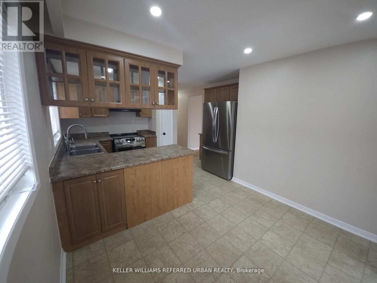 30 Picaro Drive, Toronto, Ontario  M3N 2B5 - Photo 5 - W13624200