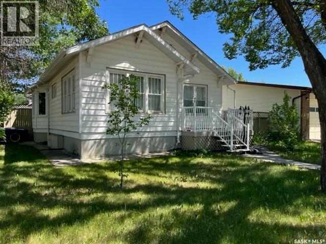 394 2nd Street, Shaunavon, Saskatchewan  S0N 2M0 - Photo 1 - SK044123