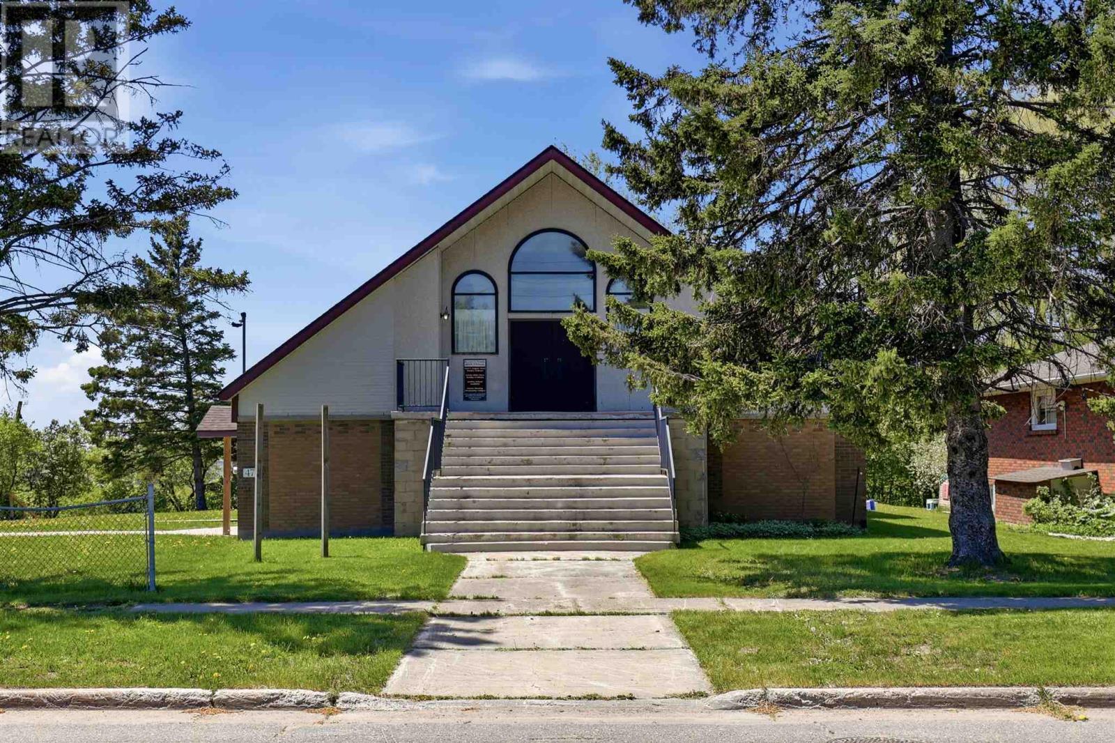 475 Wilson St, Sault Ste. Marie, Ontario  P6B 2L1 - Photo 2 - SM261301