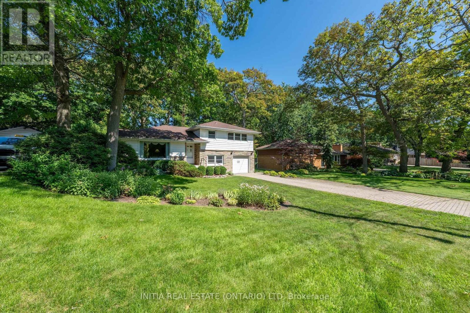 1732 Rutherglen Close, Sarnia, Ontario  N7S 3R9 - Photo 3 - X13624444