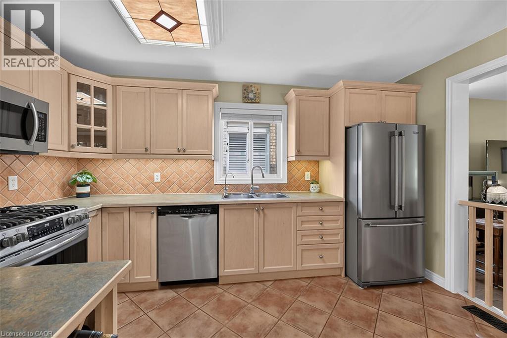25 Eric Burke Court, Hamilton, Ontario  L9A 5J6 - Photo 11 - 40852360