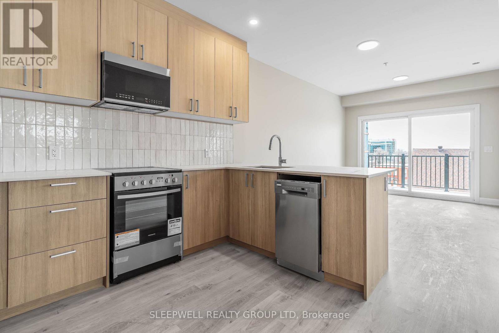403 - 370 Cambridge Street N, Ottawa, Ontario  K1R 7B7 - Photo 2 - X13624252