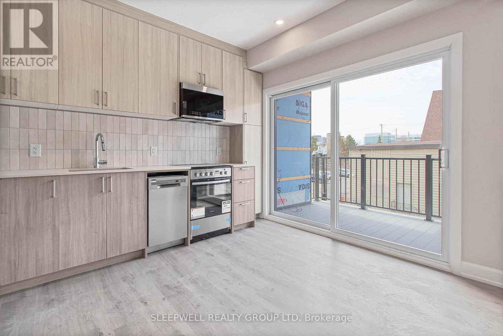 303 - 370 Cambridge Street N, Ottawa, Ontario  K1R 7B7 - Photo 4 - X13624254