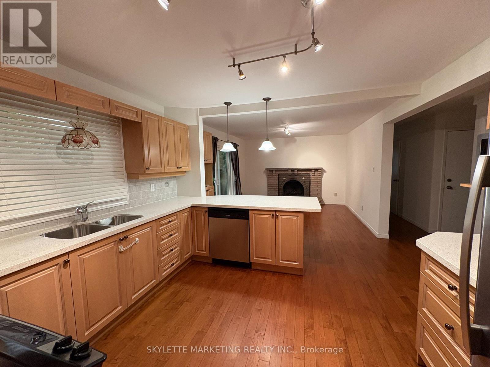 1782 Meadowview Avenue, Pickering, Ontario  L1V 3G8 - Photo 4 - E13624508