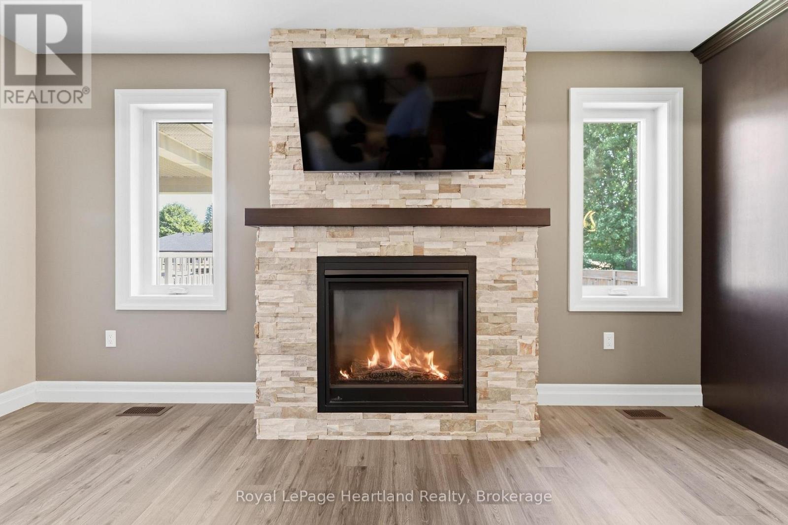 250 Wellington Street, North Huron, Ontario  N0M 1H0 - Photo 20 - X13624424
