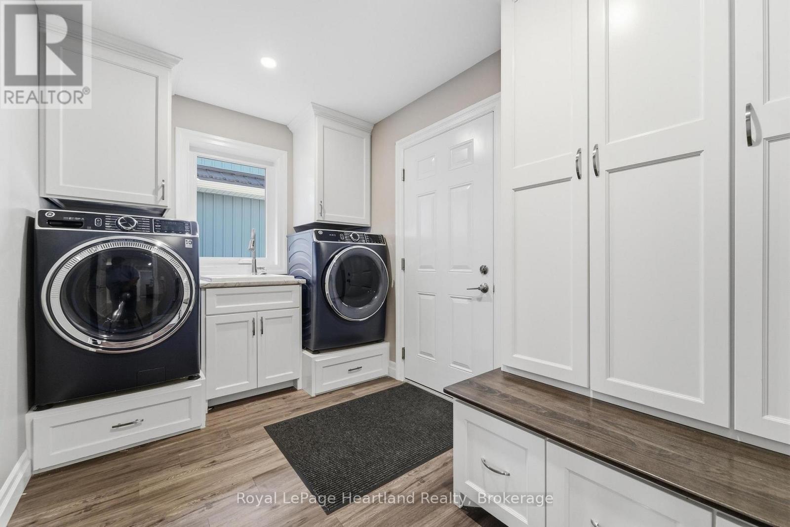 250 Wellington Street, North Huron, Ontario  N0M 1H0 - Photo 25 - X13624424