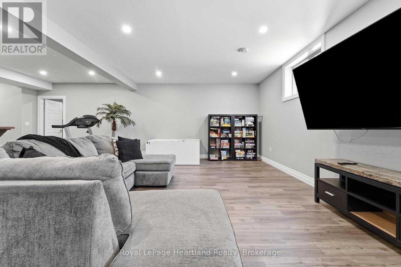 250 Wellington Street, North Huron, Ontario  N0M 1H0 - Photo 30 - X13624424