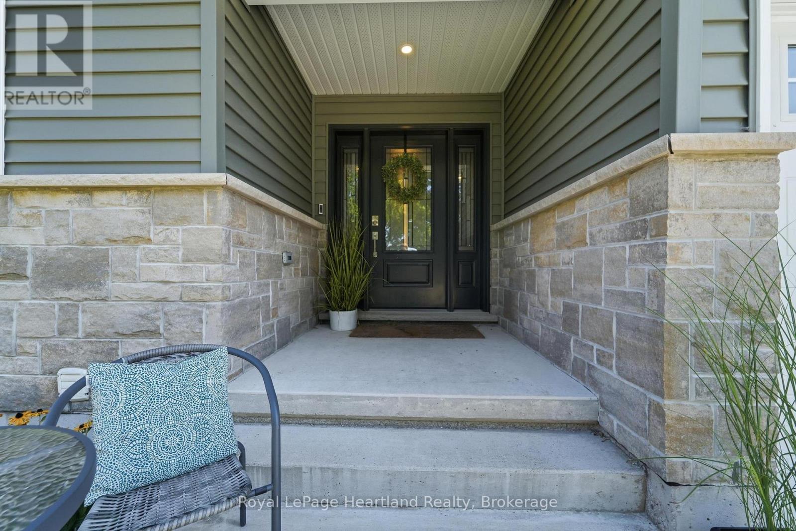 250 Wellington Street, North Huron, Ontario  N0M 1H0 - Photo 4 - X13624424